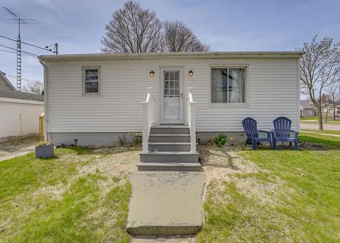 Ludington Vacation Rental - Walk To Lake Michigan!