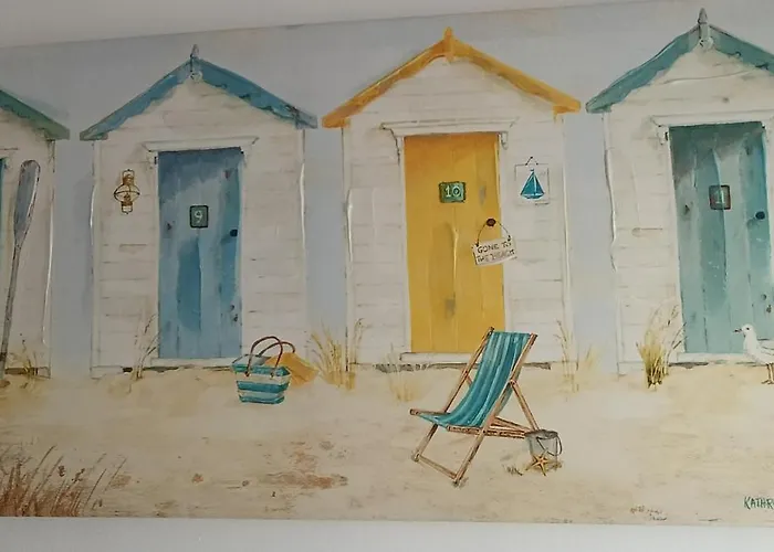Apartment Set Over 2 Floors 50 Metres From The Beach Front