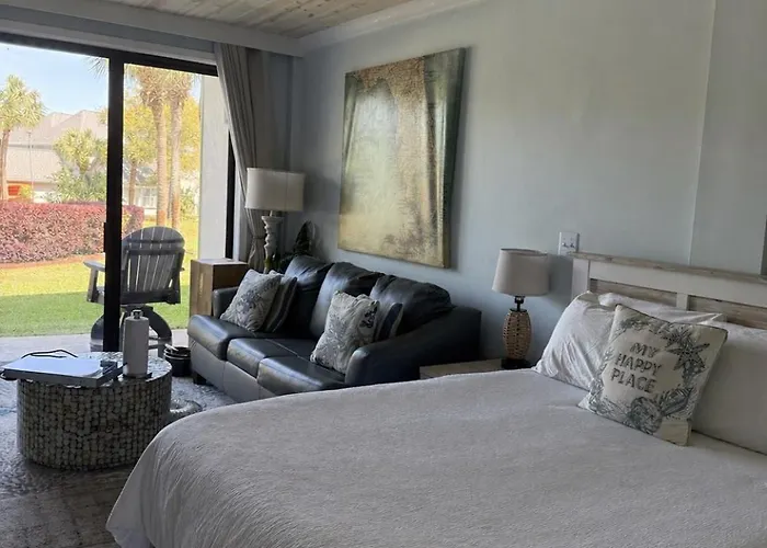 Cozy Bayfront Condo