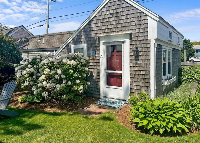 Stay At The Salt Box - Steps From The Sea