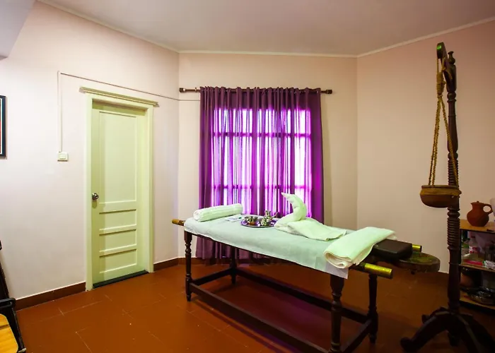 Holiday Hotel