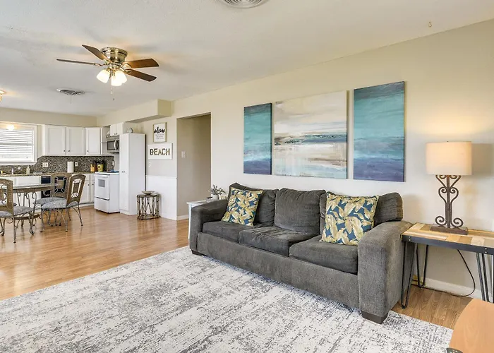 Walk To Gulf: Surfside Beach Home W/ Deck