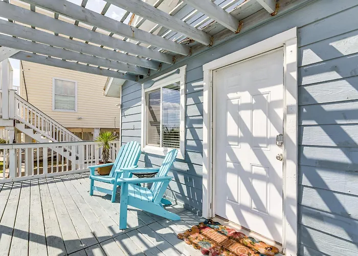 Walk To Gulf: Surfside Beach Home W/ Deck