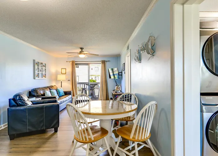 Emerald Isle Resort-Style Condo: Walk To Beaches!