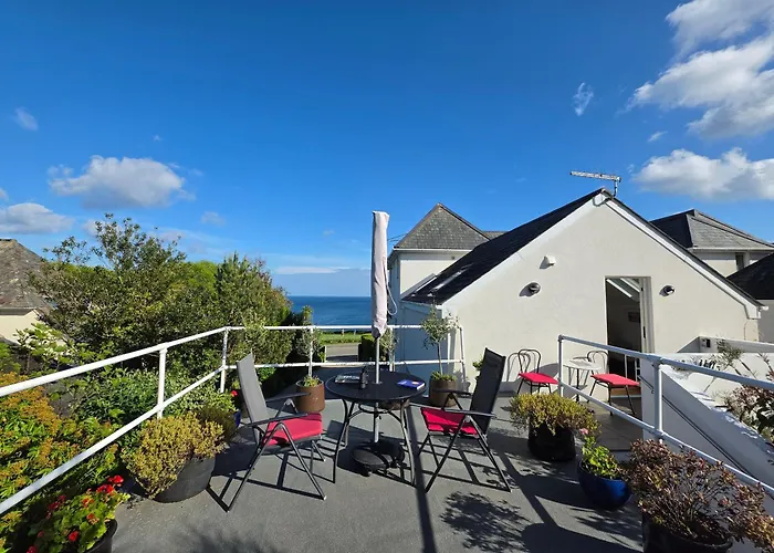 Blue Hills Luxury Apartment, Bay Front With Parking