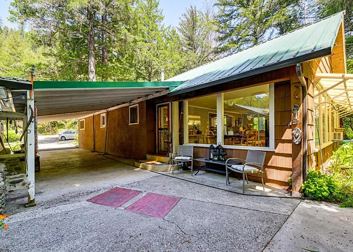 Outdoor Adventure: Tranquil Creekside Retreat