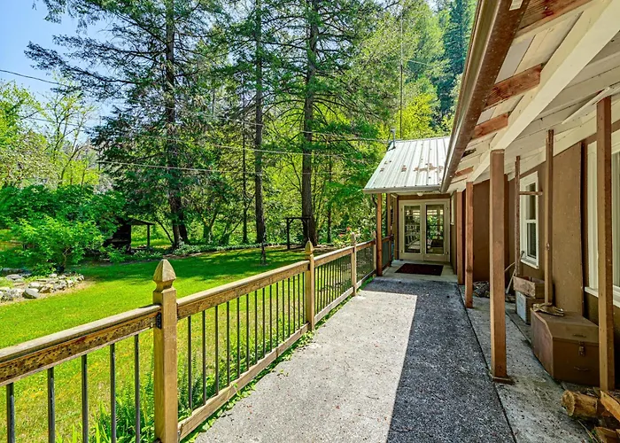 Outdoor Adventure: Tranquil Creekside Retreat