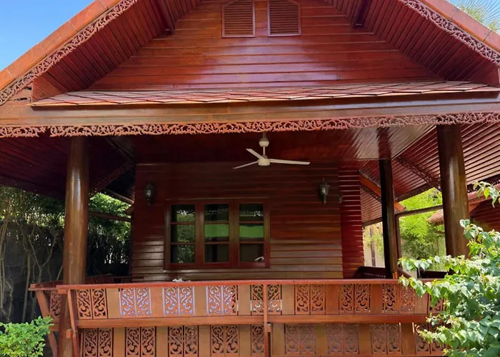 Golden Teak Resort Baan Sapparot