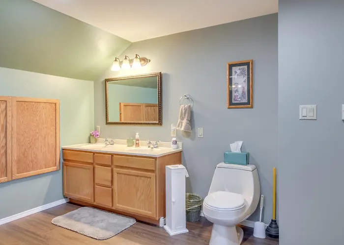 Updated Coos Bay Home ~ 2 Mi To Pacific Ocean