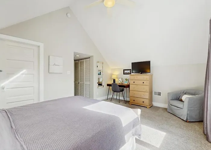Merchant Street Retreat