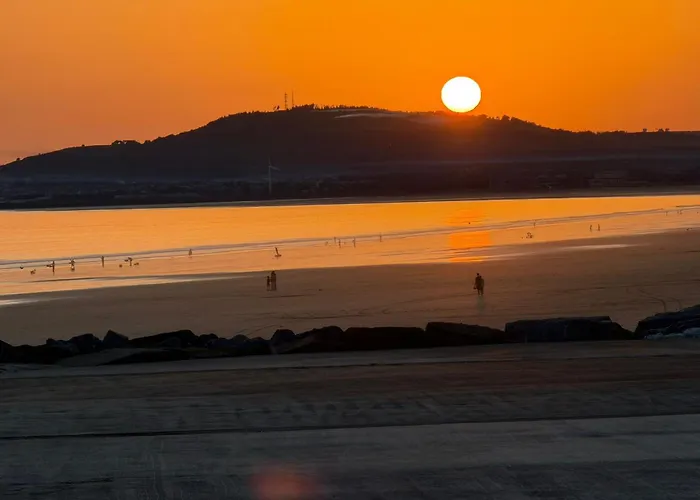Sea Escape The Tardiis Beachfront Location Aberavon Beach Exclusive Contractor Booking 4 Bed Driveway Parking