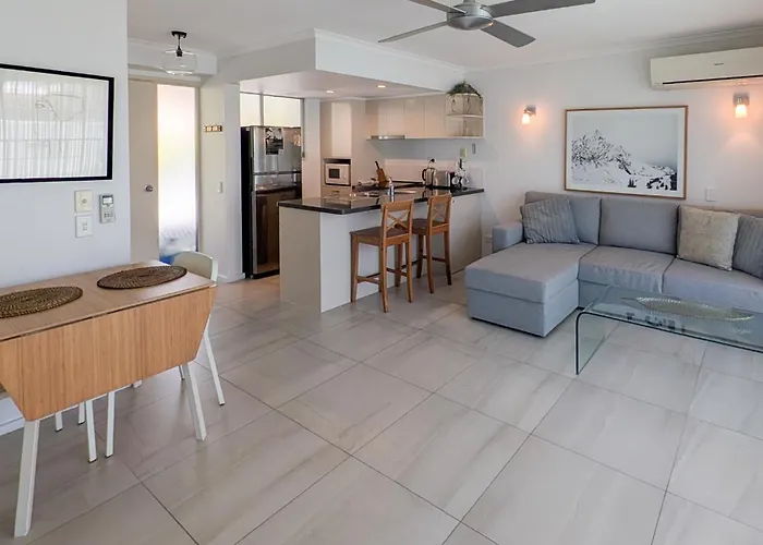 Noosa Parade Holiday Inn