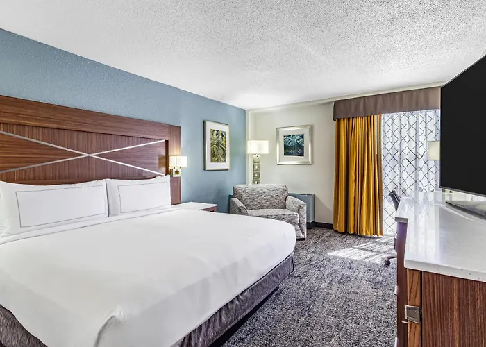 Doubletree By Hilton Milwaukee Downtown