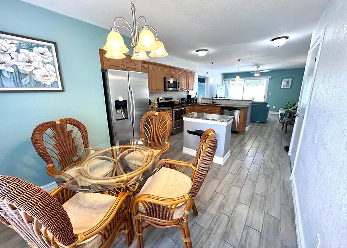 2Br/1Ba Vacation Rental - Sienna Park