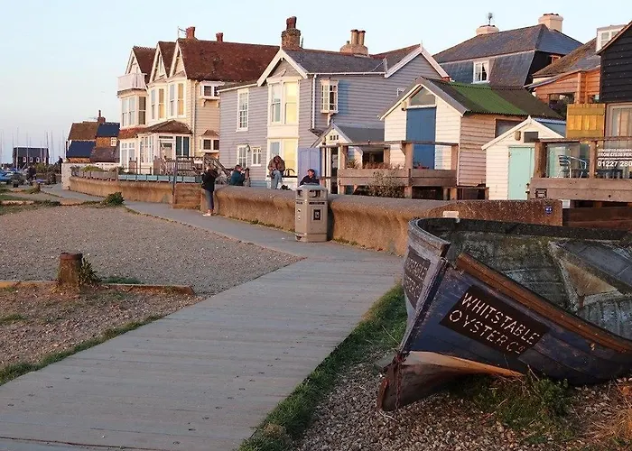 Salt Yard 1 - Stylish Whitstable Cottage - Free Parking - Beach - Harbour