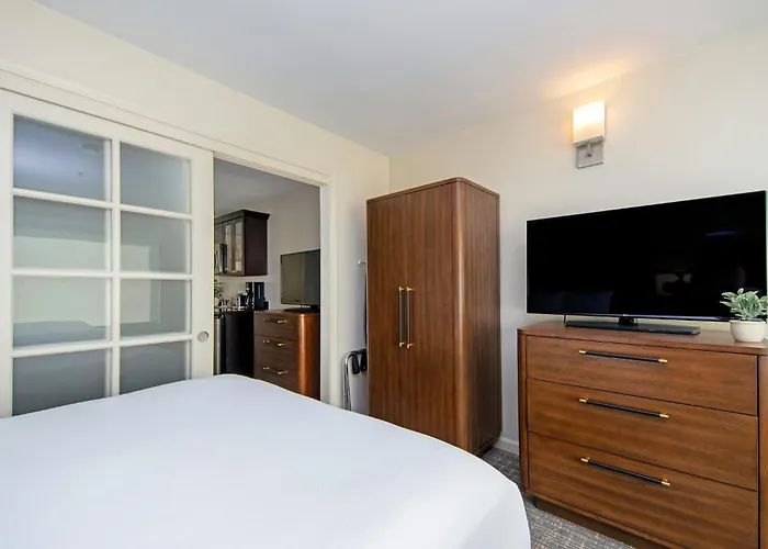 Peacock Suites