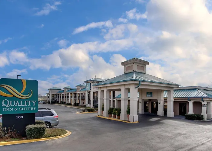 Quality Inn & Suites Clinton - Jackson West