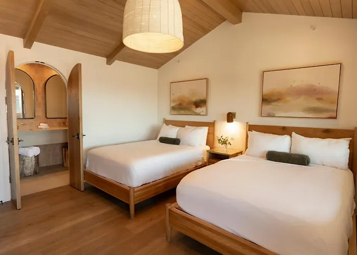 Woods Cove Inn