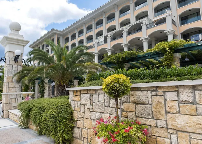 Astor Garden Hotel