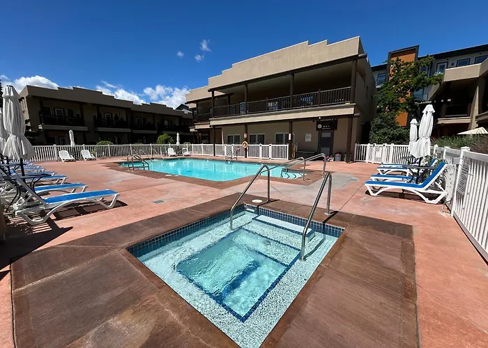 Luxury Condo 2Bed, 1Bath, Pool, Hot Tub, Beach, Golf