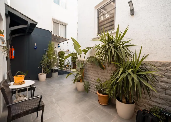 Loca Centre Suites