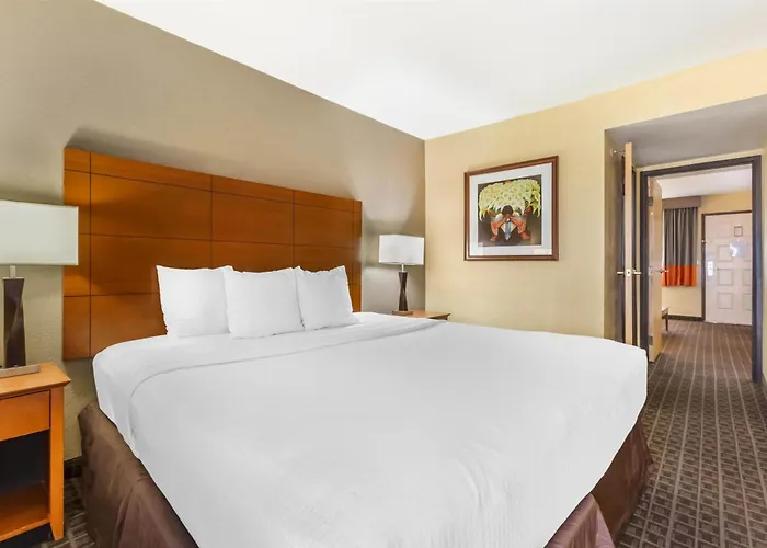 Best Western Plus Scottsdale Thunderbird Suites