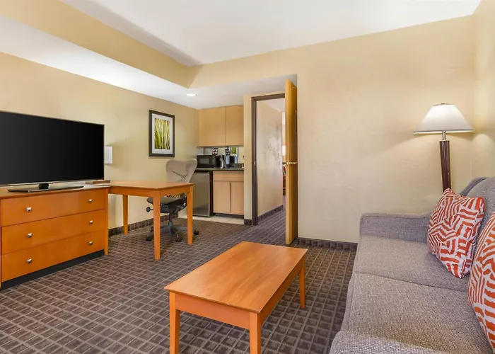 Best Western Plus Scottsdale Thunderbird Suites