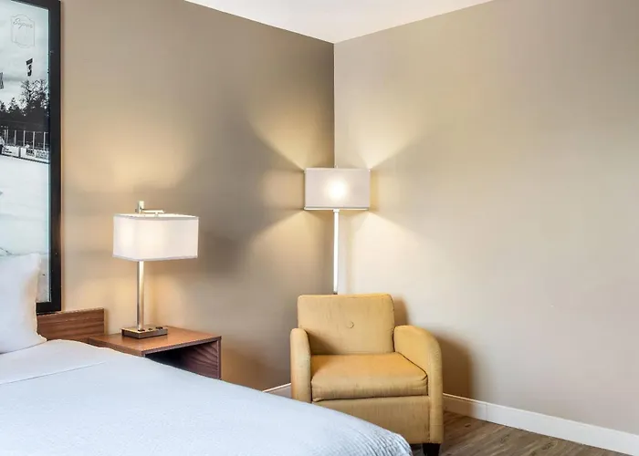 Super 8 By Wyndham Winnipeg West