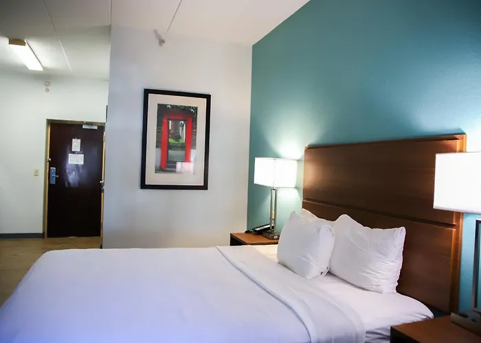Mainstay Suites Chicago Hillside