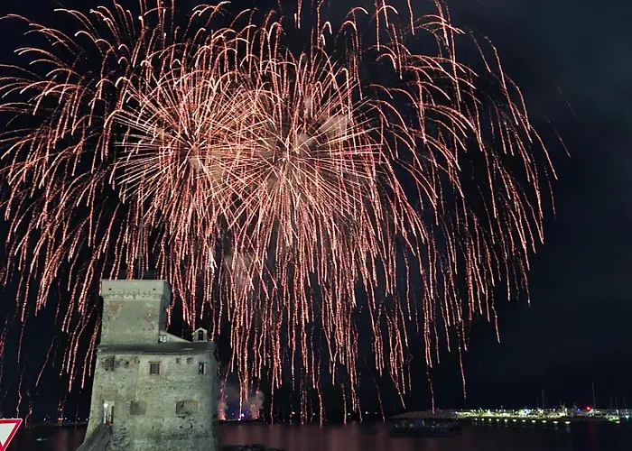 Welcome Riviera - Al Castello-Vista Mare -Romantico E Centrale A 20 Metri Dal Mare-Toll Parking At 20 Euro Per Day To Be Booked In Advance -Subject To Availability