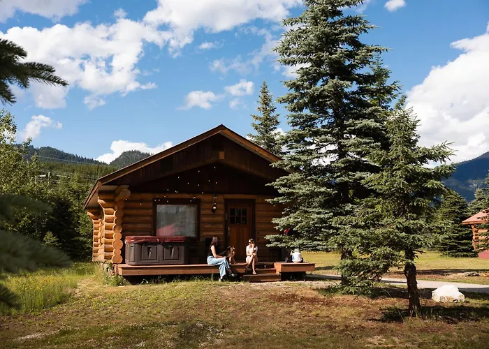 Glacier House Hotel & Resort