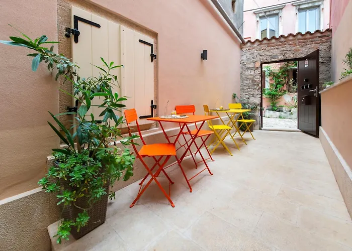Villa Nea Seaview! Deluxe Apartments In Old Town!