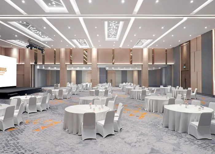 Harris Hotel & Conventions Bundaran Satelit Surabaya