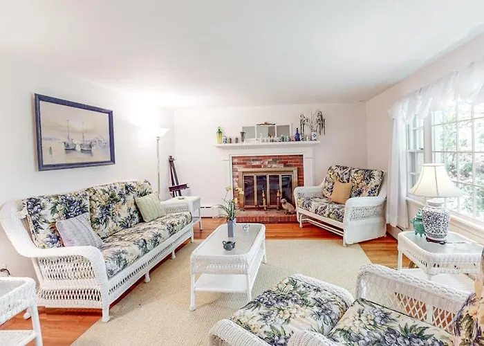 Falmouth Beachtown Getaway
