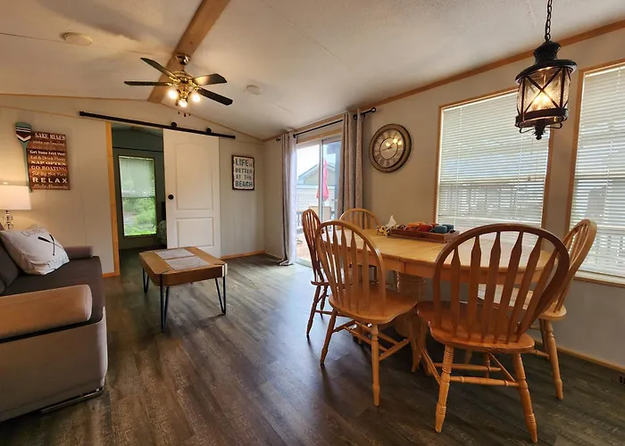 2 Bedroom Cottage With Lake View At Sherkston Resort, Sleep 6