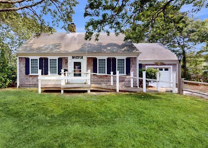 Cozy & Quiet Hyannis Retreat