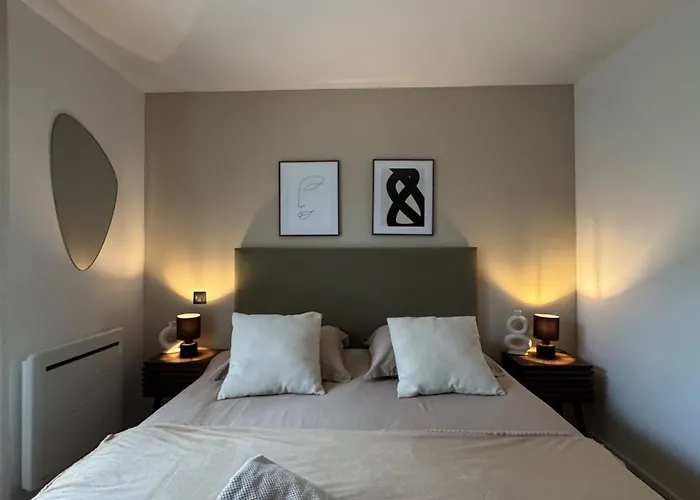 Premium Surf Lodge
