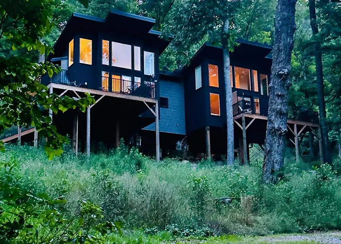 Firefly2 - Luxury Lakeside Treehouse With Hot Tub