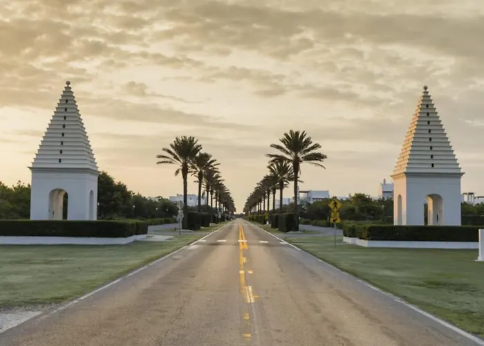 Bluehavenon30A-Between Rosemary & Alys Beach -Steps To Beach & Dining-Sleeps 3