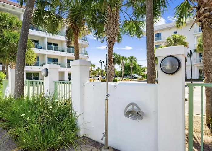 Bluehavenon30A-Between Rosemary & Alys Beach -Steps To Beach & Dining-Sleeps 3