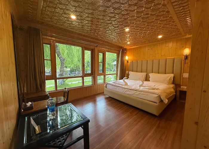 River Retreat Resort