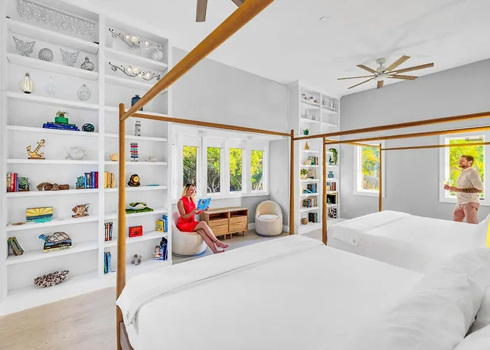 Private Beach Pickleball Court And Tiki Bar Heated Pool Designated Paradise Key