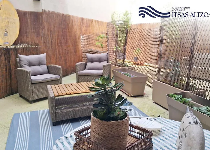 ALTZOAN Apartamentos Turísticos y aparcamiento gratuito