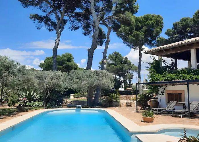 Charming Villa By The Sea