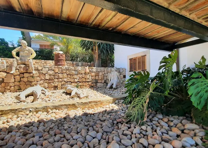 Charming Villa By The Sea