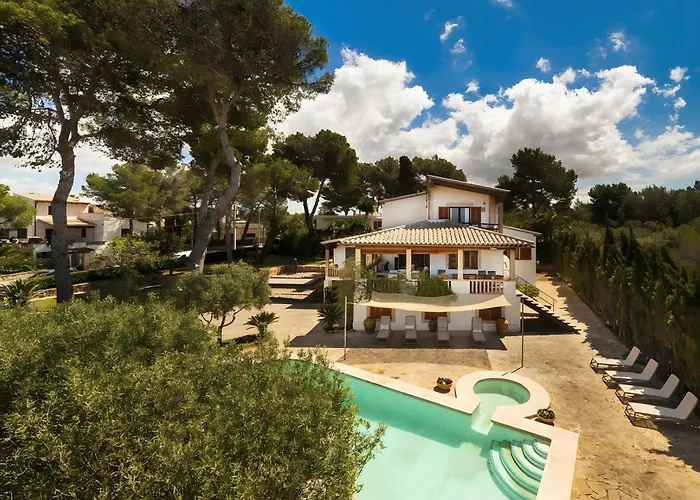 Charming Villa By The Sea