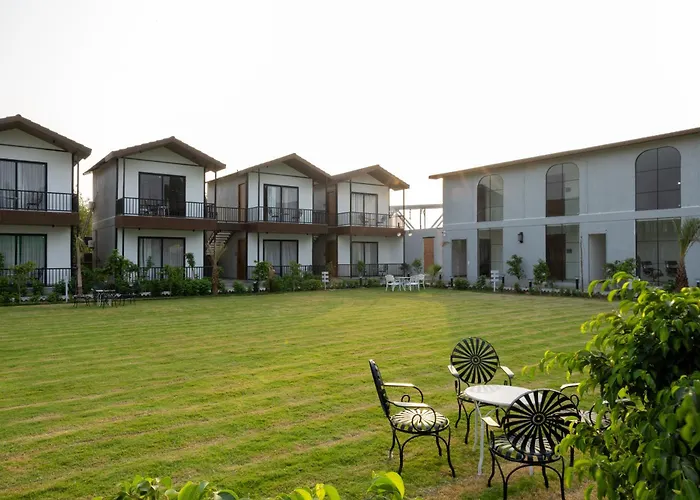 Aayovea Resort Ayodhya Near Ram Mandir & Saryu River