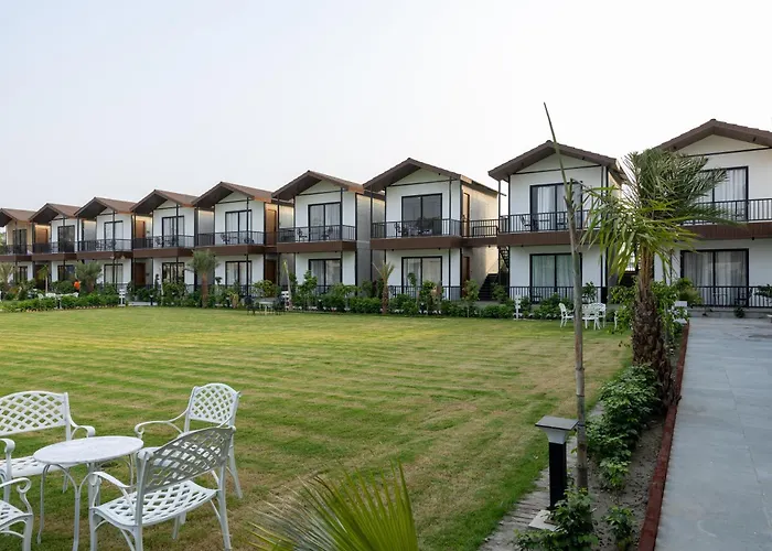 Aayovea Resort Ayodhya Near Ram Mandir & Saryu River