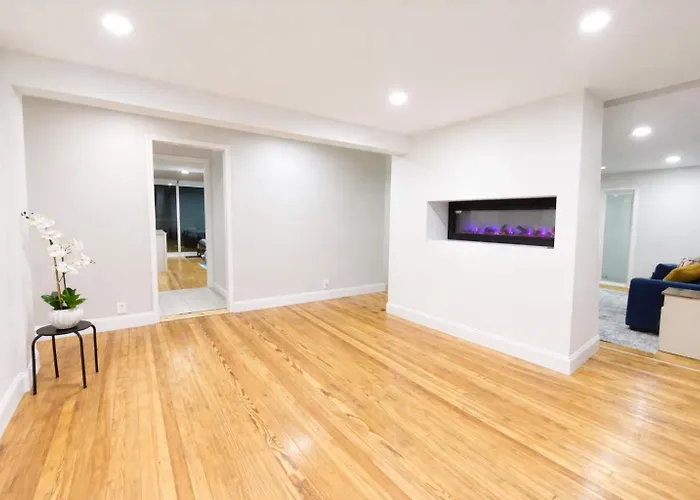Spacious Beach House For 12 - 10-Min Walk To Beach - Family-Friendly Coastal Retreat