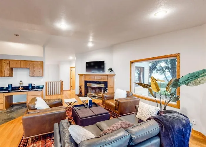 Dog-Friendly Home With Ocean Views High-Speed Wifi And Wood-Burning Fireplace